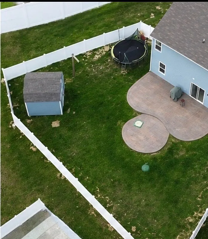 3 bed, 2.5 bath, 1722 sqft, $2,400 — Photo 2