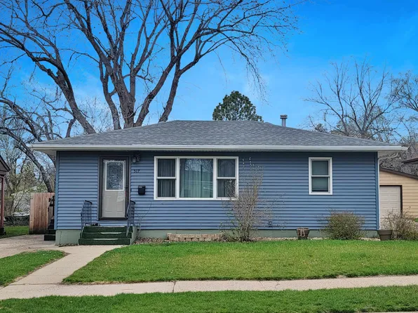 517 22nd St NW, Minot, ND 58703
