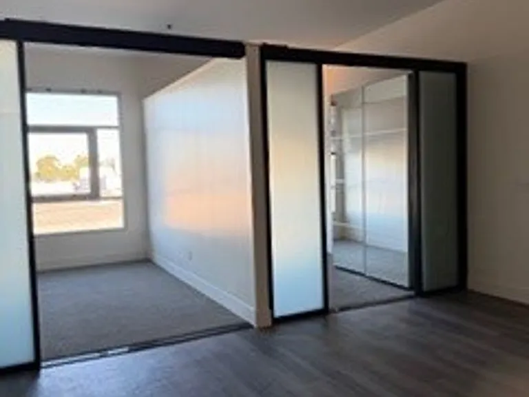 215 S Brea Blvd — Photo 3