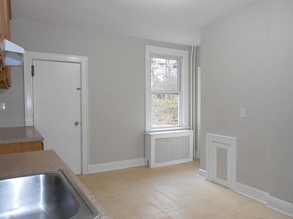 Large eat-in kitchen with new appliances 