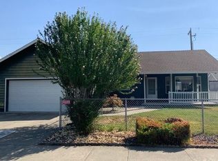 1077 Rainwood Ln, Grants Pass, OR 97527