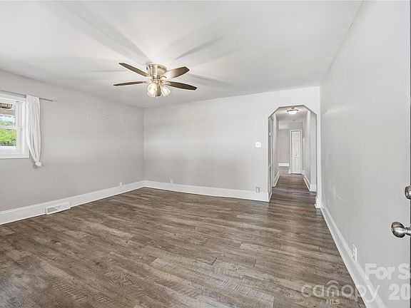 5th image of 1108 Skyland St