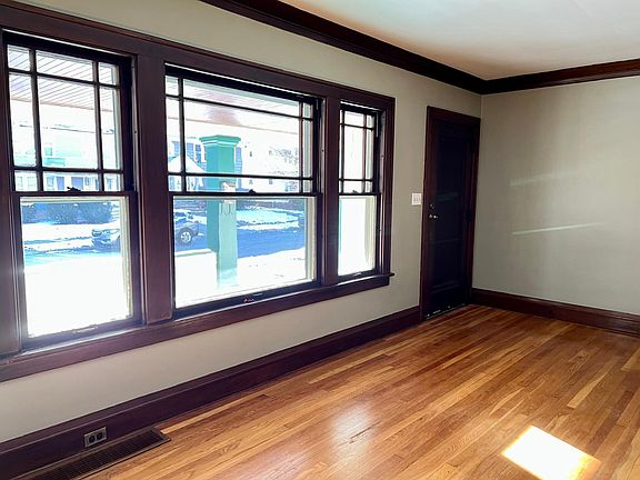3rd image of 1260 Hathaway Ave