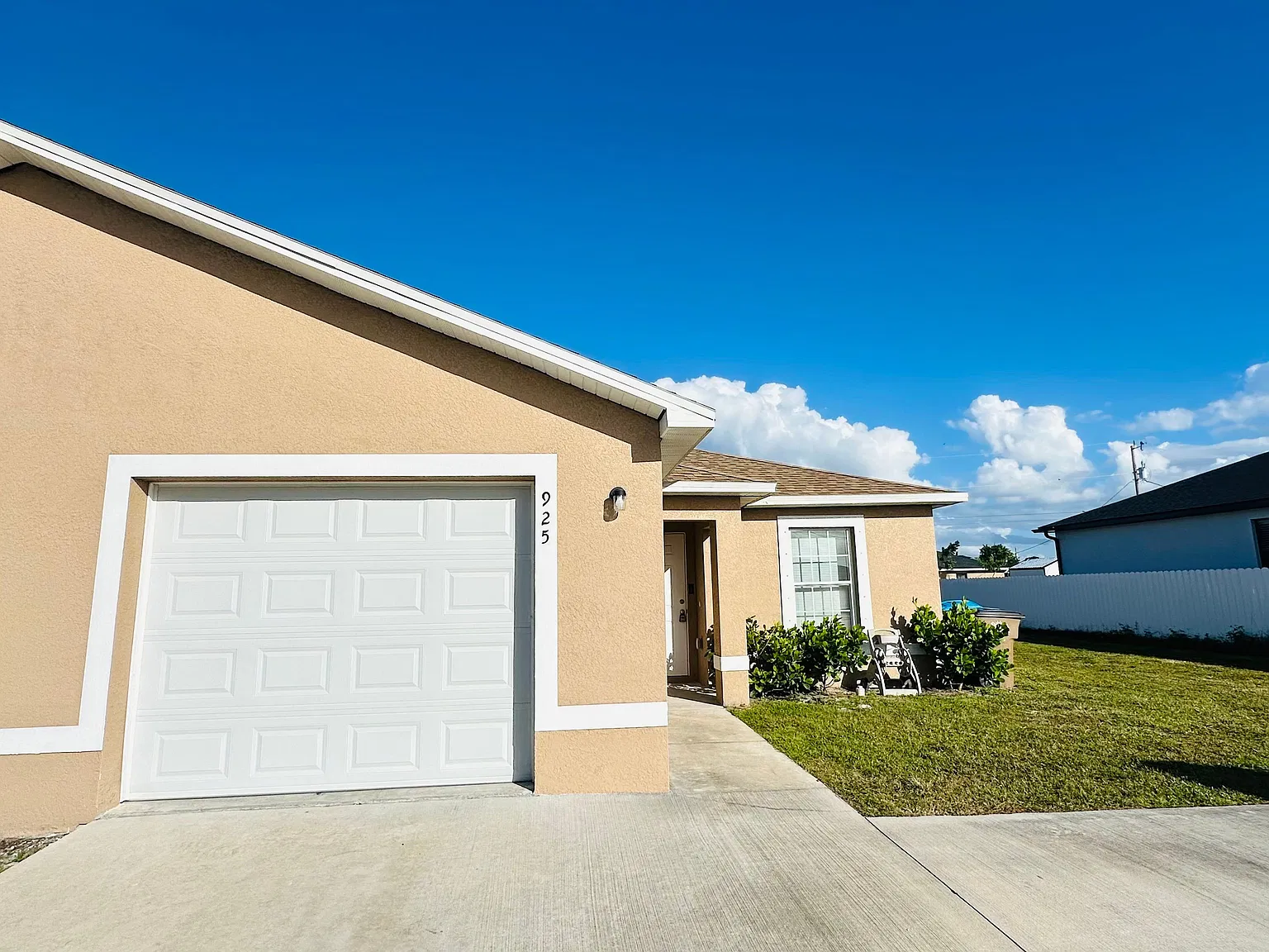 3 bed, 2.0 bath, 1200 sqft, $1,540 — Photo 2