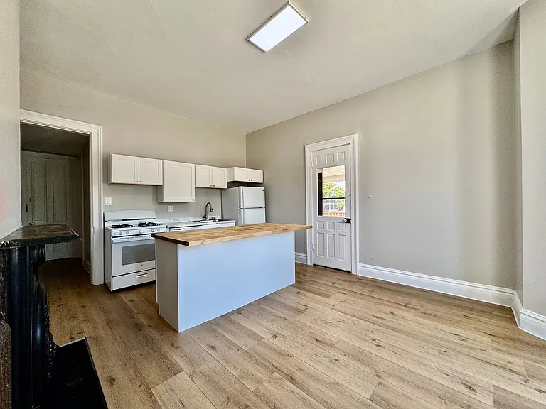 611 N. Main — Photo 17