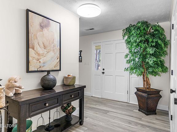 4th image of 6720 Ridgeview Rd