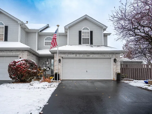 3323 Heritage Lake Dr, Lockport, IL 60441