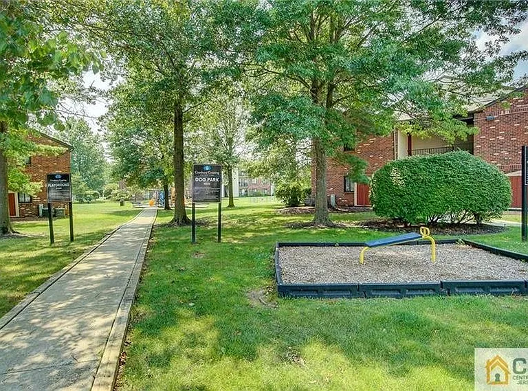 433 Danbury Ln #433 — Photo 9