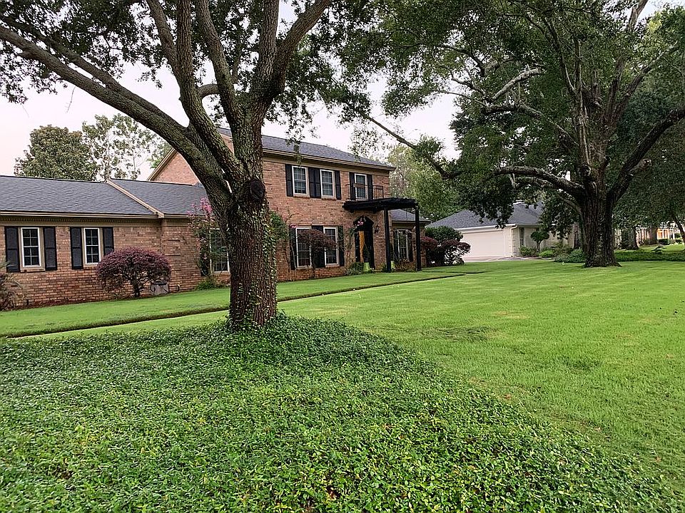 1st image of 2415 Bluffs Cir