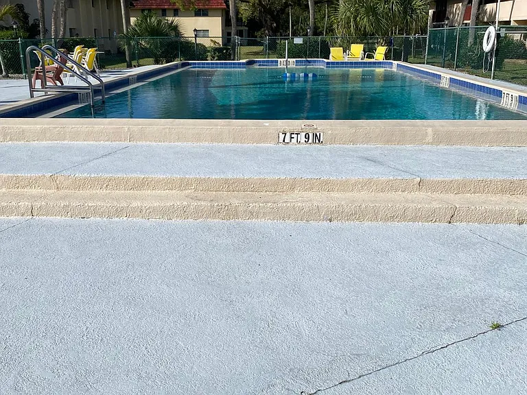 198 Joel Blvd — Photo 10