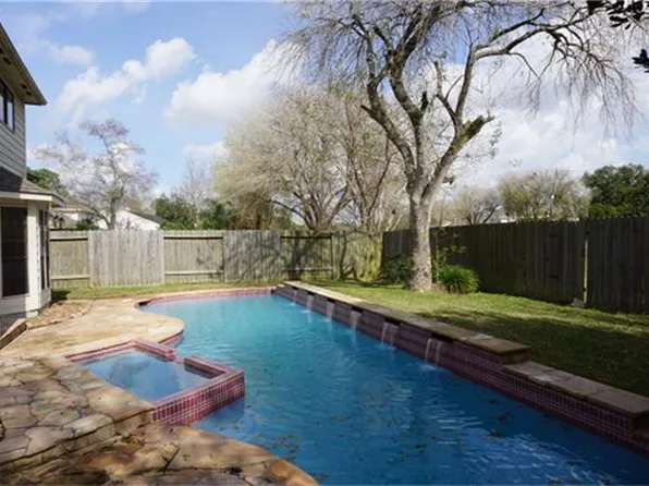 15119 Woodhorn Dr, Houston, TX 77062