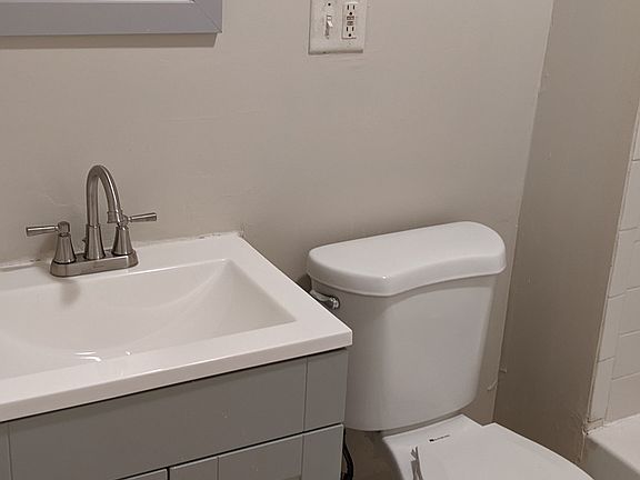 2nd image of 702 Hunterdon St Floor 2