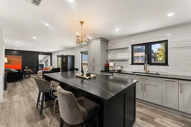 4 bed, 3.0 bath, 2905 sqft, $4,850 — Photo 4