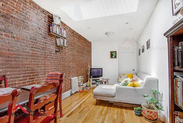 Rented by Metropolitan Realty | media 14