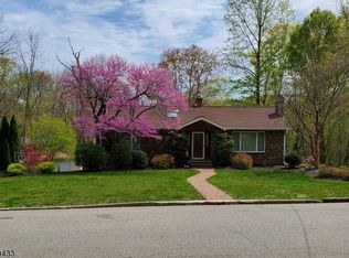 100 Clark St, Bloomingdale, NJ 07403