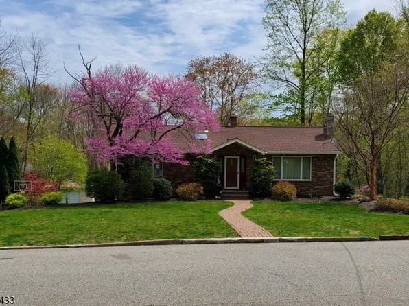 100 Clark St, Bloomingdale Boro, NJ 07403