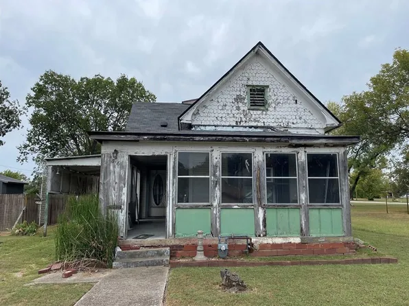 1506 S Elm St, Coffeyville, KS 67337