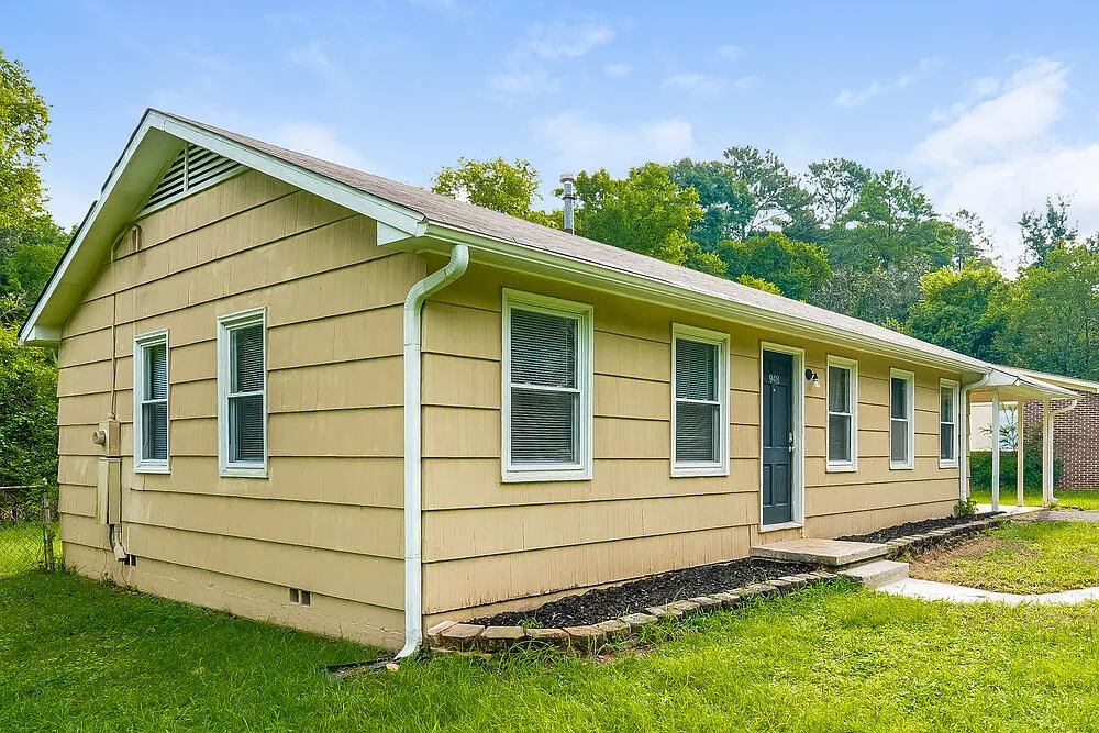 3 bed, 1.0 bath, 1084 sqft, $1,150 — Photo 3