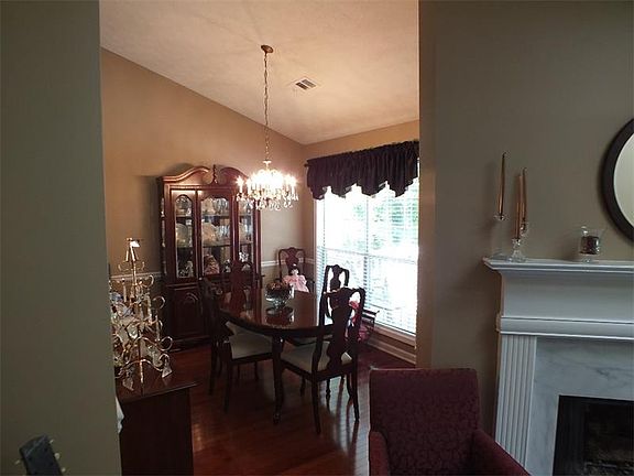 2nd image of 2829 Arendel Dr