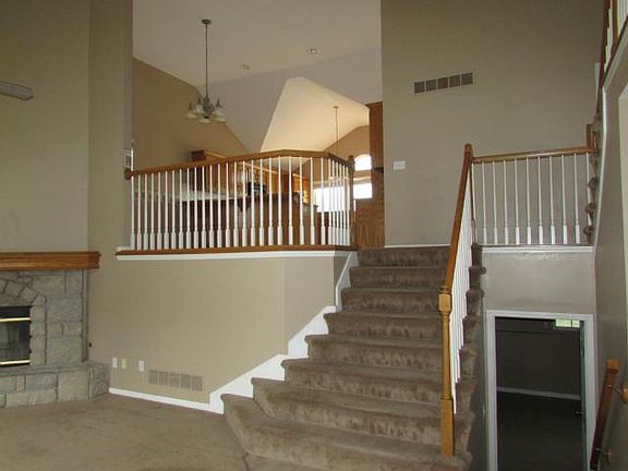2nd image of 128 Broadmoor Dr