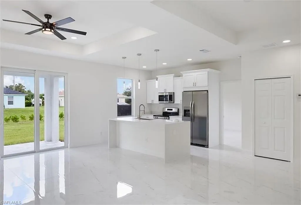 3 bed, 2.0 bath, 1630 sqft, $2,000 — Photo 2
