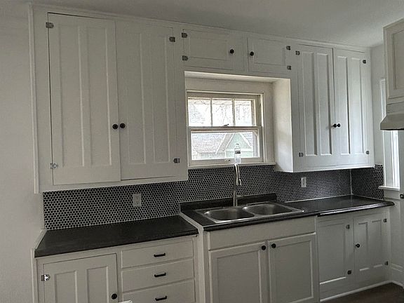 5th image of 517 Frances Ave
