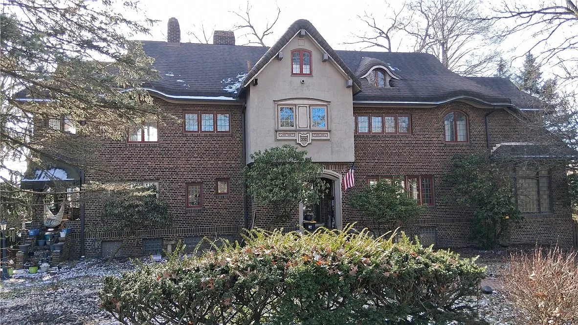 332 E Lincoln Ave photo 1