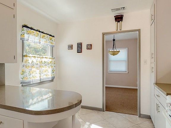 4th image of 124 W Granada Ct