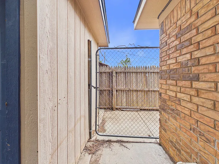 5822 Syracuse Dr — Photo 39
