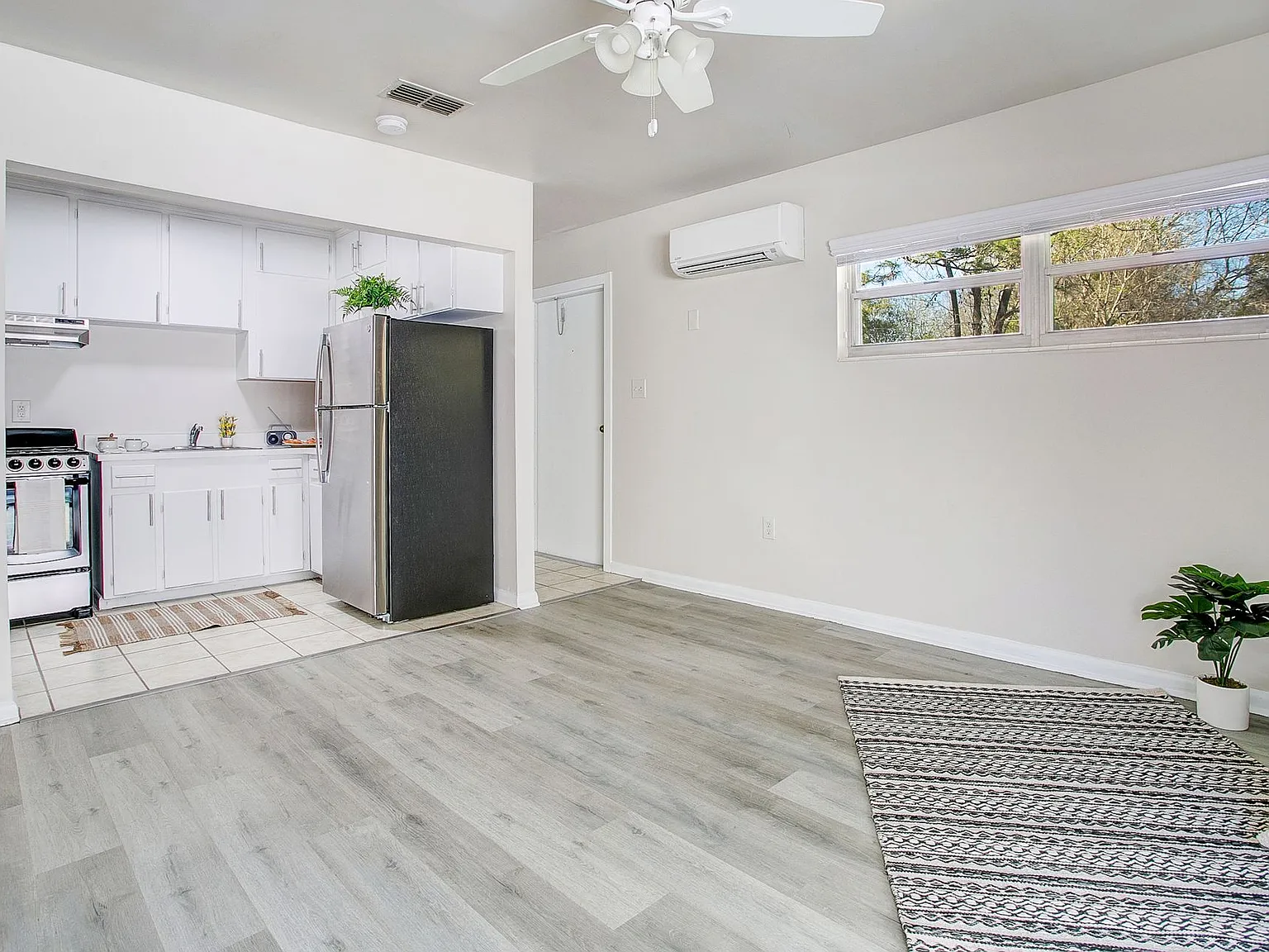 The Elizabeth | 1 & 2 Bedroom Apartments in Gainesville, FL — Photo 4