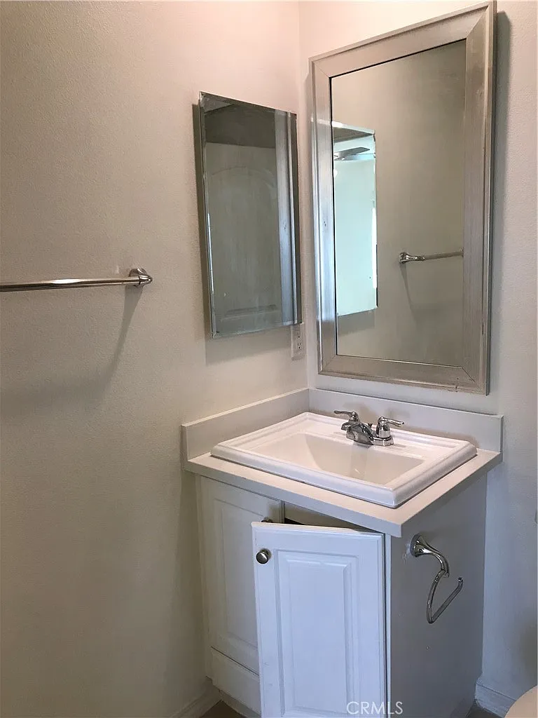 1 bed, 256 sqft, $950 — Photo 2