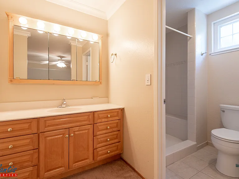 6043 Meridian Ave — Photo 7