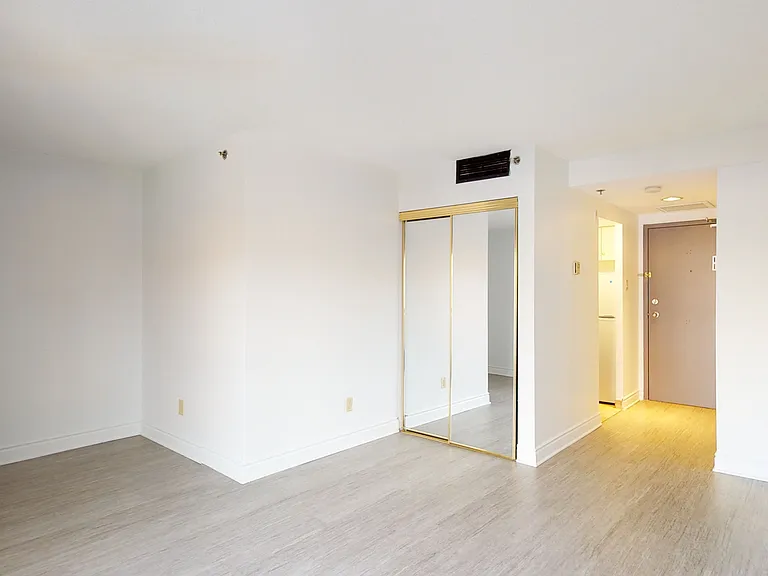 341 Maclaren St — Photo 34
