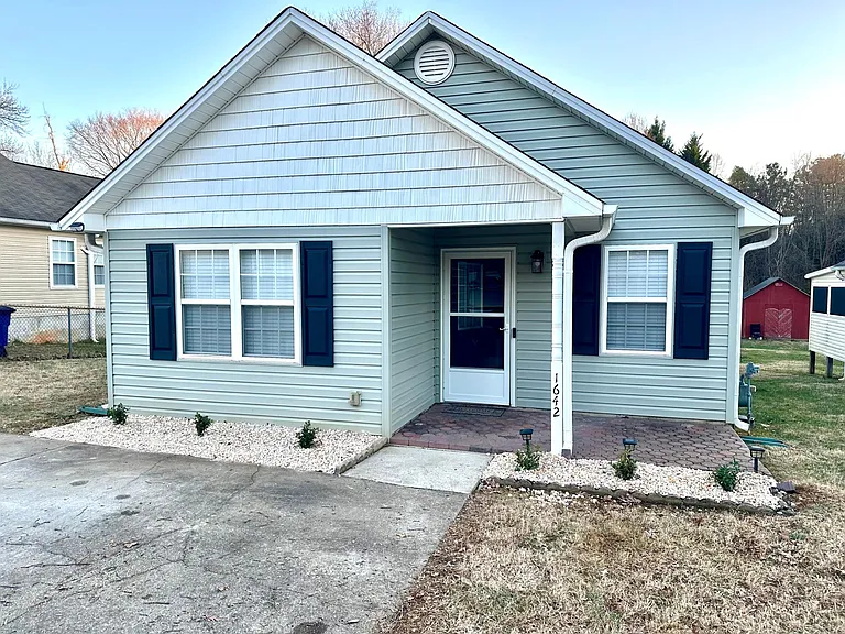 Thompson Dr — Photo 12
