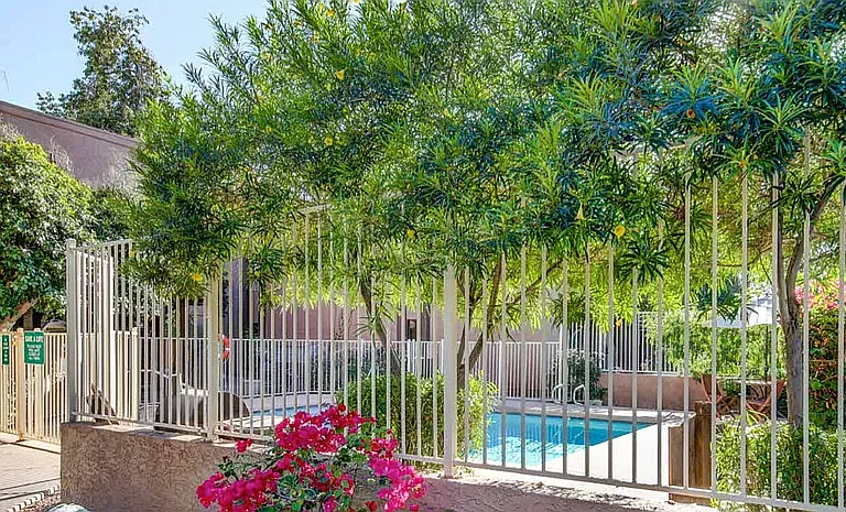 Catalina Apartments - 117 — Photo 21