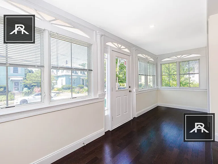 122 Jerome St — Photo 6