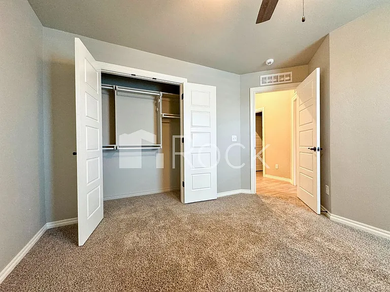 19113 Grove Pkwy — Photo 32