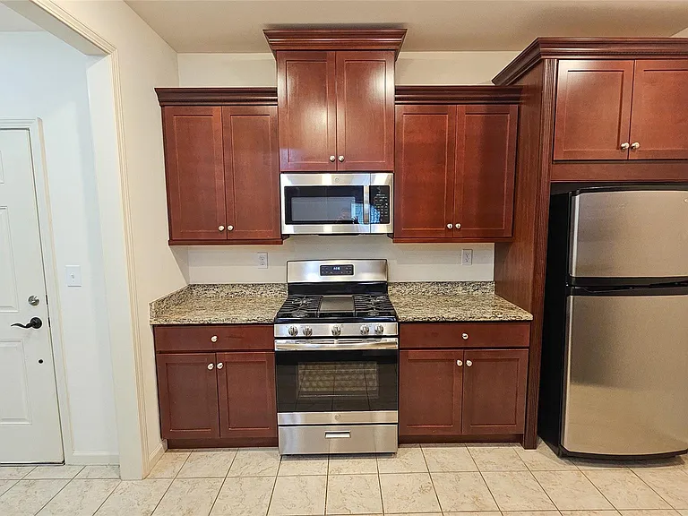 306 Canter Ct — Photo 8