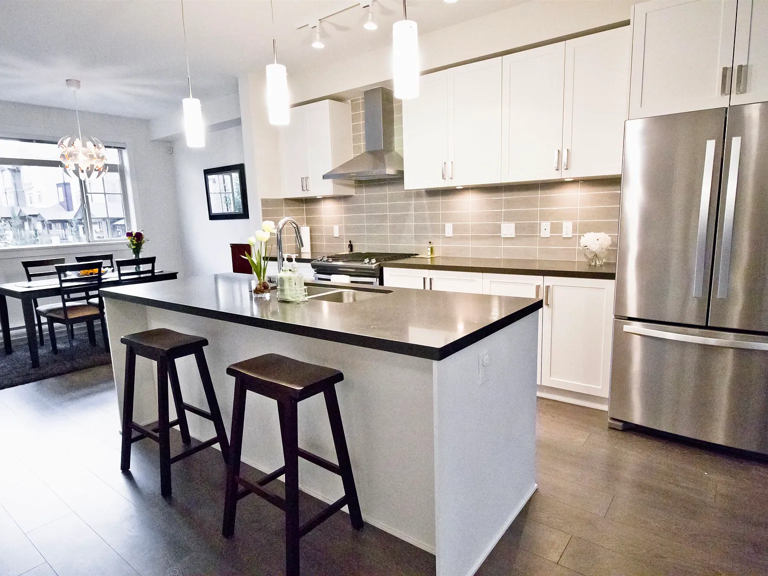 3 bed, 1450 sqft, $3,000 — Photo 2