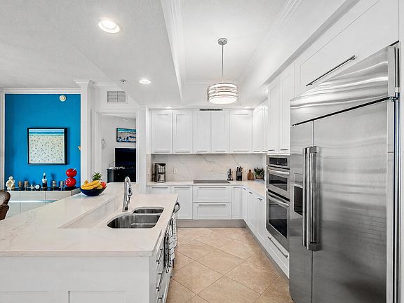 4th image of 701 S Olive Avenue #1718
