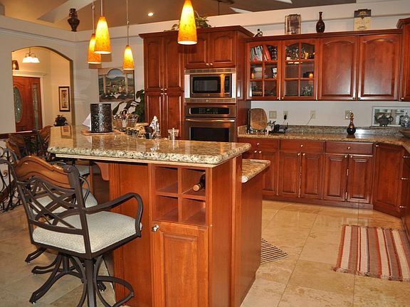 4th image of 589 NE Eagle Rock Way