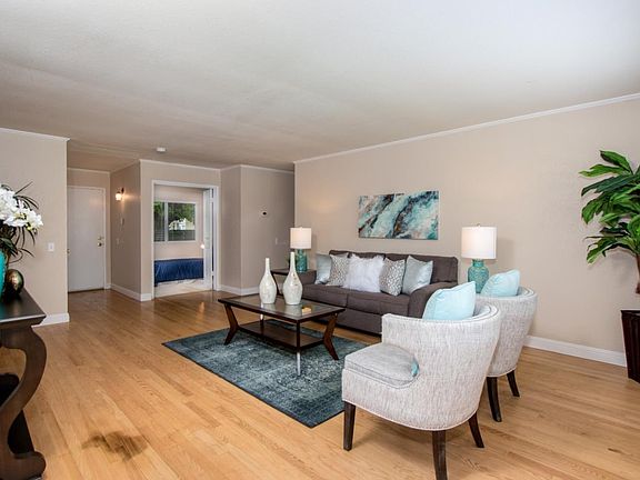 4th image of 383 Vale Dr