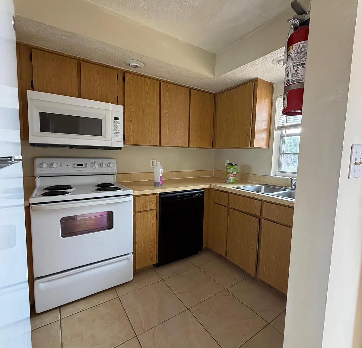 2 bed, 750 sqft, $1,600 — Photo 1