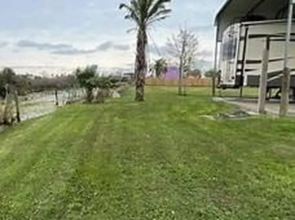 1179 Diamond Rd, Crystal Beach, TX 77650