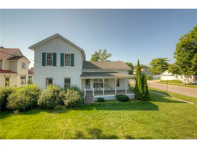 404 E Grand River Ave photo 1