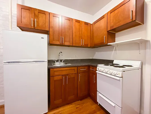 Rented by City Connections Realty | media 18