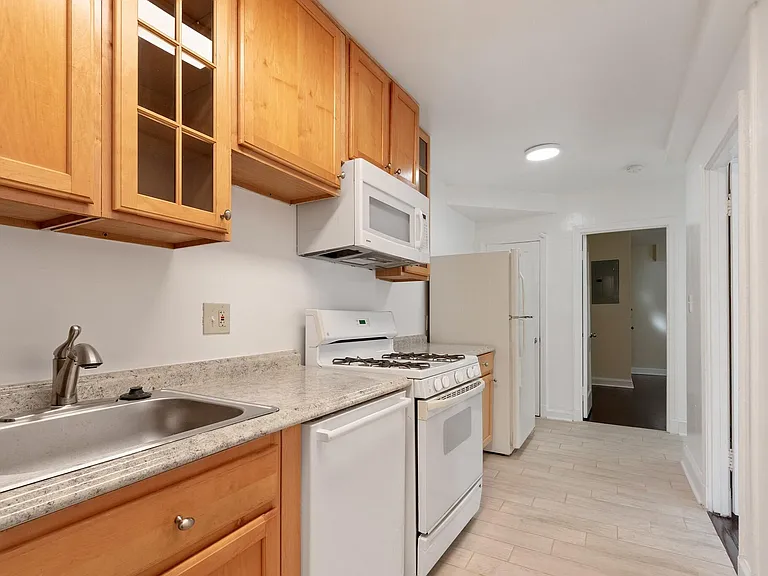 1631 E St SE #1 — Photo 17