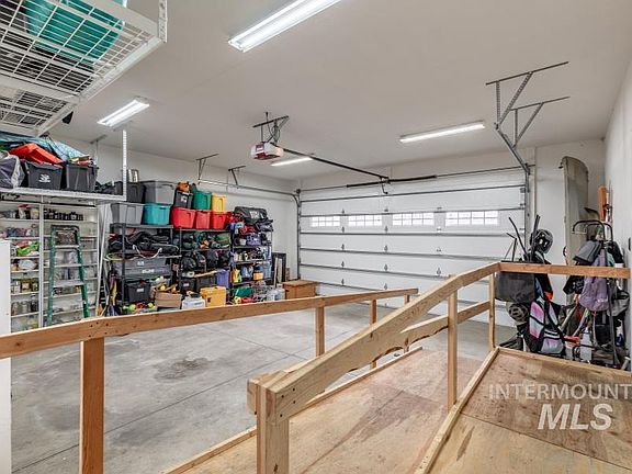 5th image of 705 Rachel St