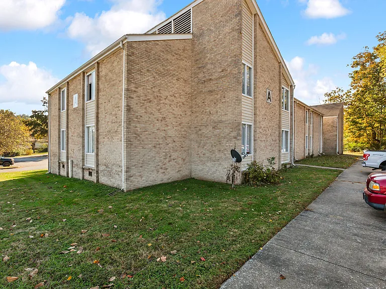 Northfield Manor Apartments — Photo 25
