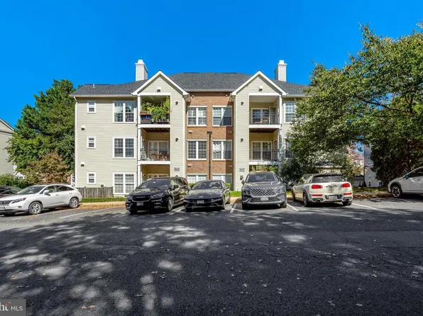 4127 Fountainside Ln Unit 304, Fairfax, VA 22030